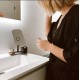 Бяло огледало с поставка за принадлежности Brabantia от серия ReNew