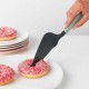 Нефритено зелена шпатула за рязане и сервиране на торта Brabantia от серия TASTY +