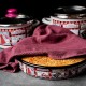 28 см кръгла емайлирана тава за печене Metalac Posude с декор HAPPINESS IS HOMEMADE