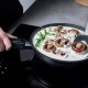 24 см тиган за сос с мобилна дръжка AMT Gastroguss