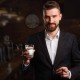Бяла чаша с термоизолираща основа ASOBU от серия WHISKEY KUZIE
