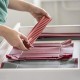 Купи 26 см червена силиконова форма за киш с порцеланова основа